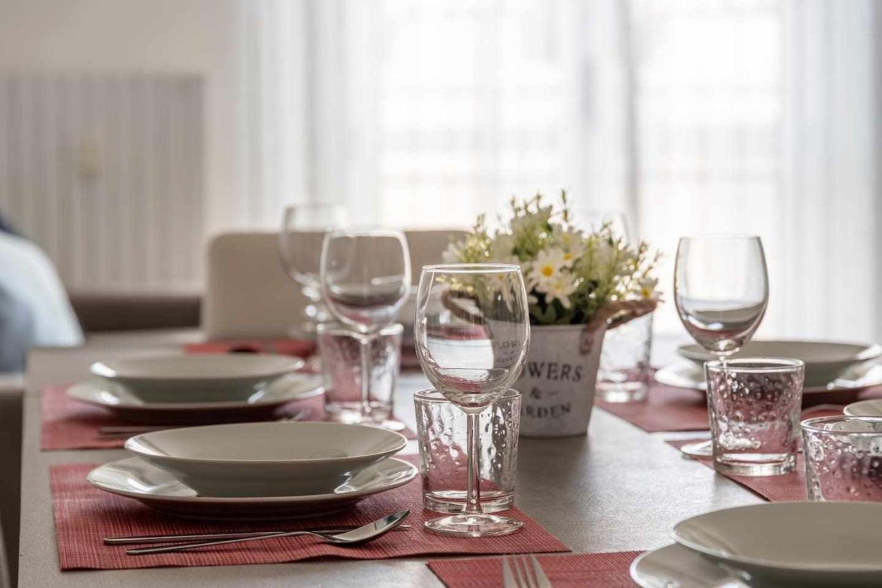 Milano City Apartments - Parking And Comfort - Spacious Apt Up To 8 Pax Luaran gambar